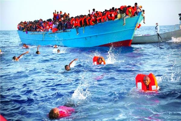 بينهم طفلان.. السلطات الليبية تكشف لـ arabia felix تفاصيل غرق مركب هجرة غير شرعية على متنها 30 مصريا