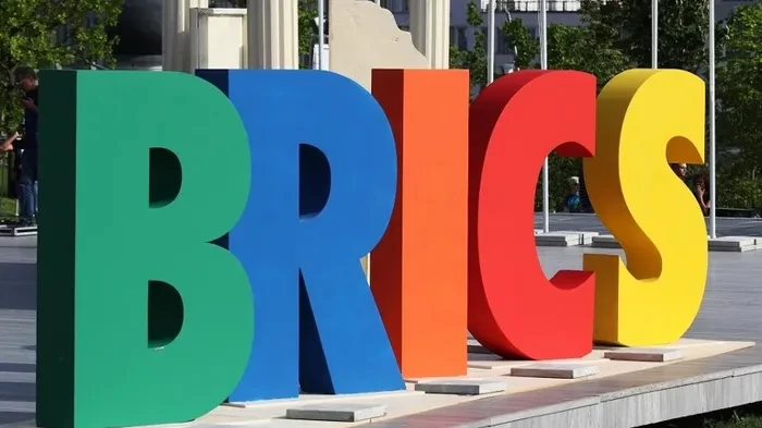 قمة بريكس.. فرصة الصين لتقويض الهيمنة الأمريكية على النظام العالمي