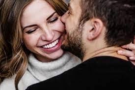 العلاقة الحميمة… لغة الحب الصامتة: لماذا يُعد اهتمام الزوجة بها مفتاحًا لحياة زوجية متزنة