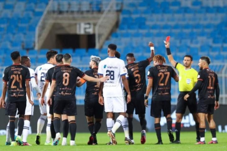 بسبب الشباب.. لجنة الانضباط تصدر 4 عقوبات ضد الهلال السعودي
