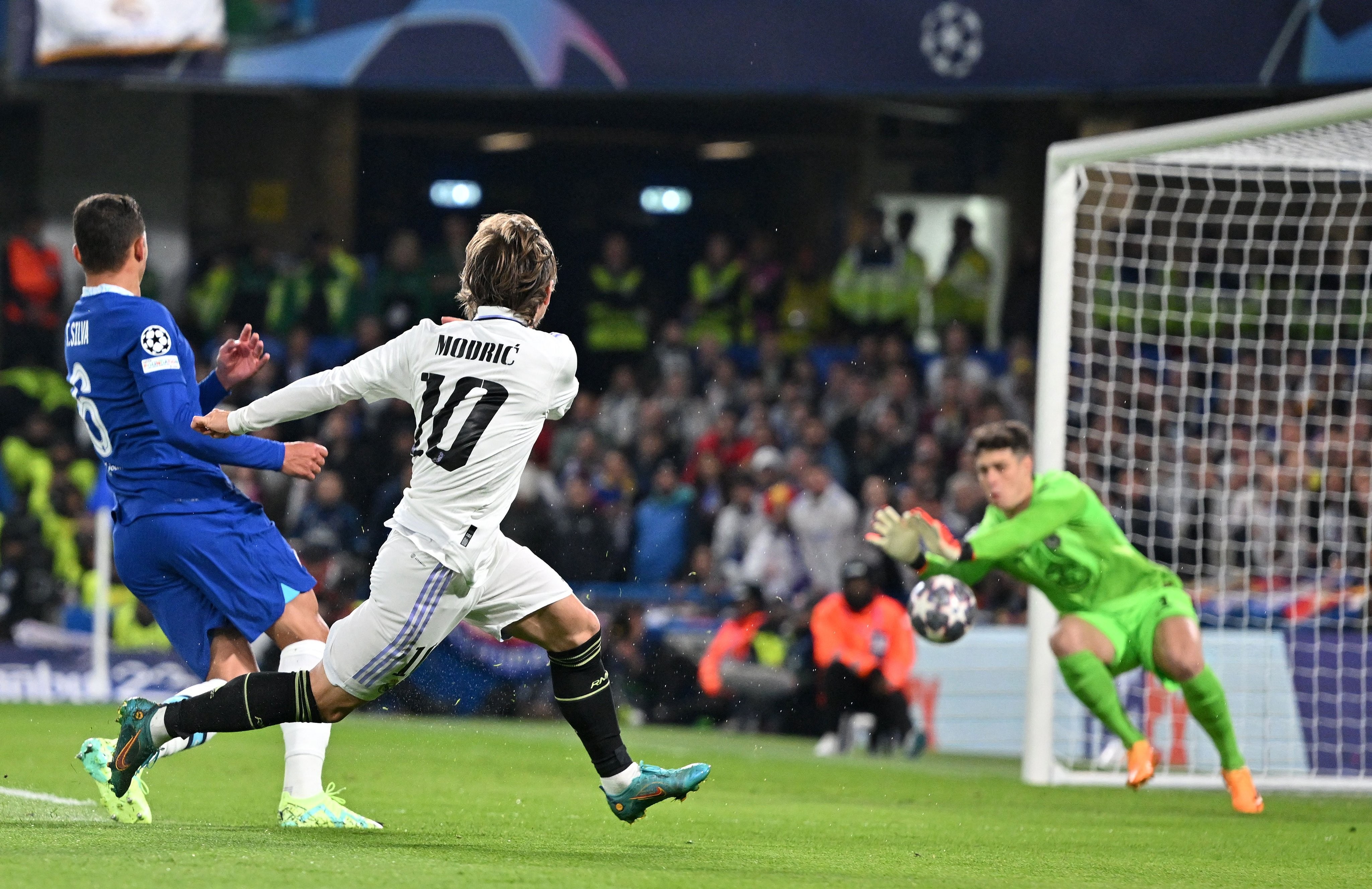 دوري أبطال أوروبا| ريال مدريد يقصي تشيلسي.. وميلان يعود من بعيد أمام نابولي