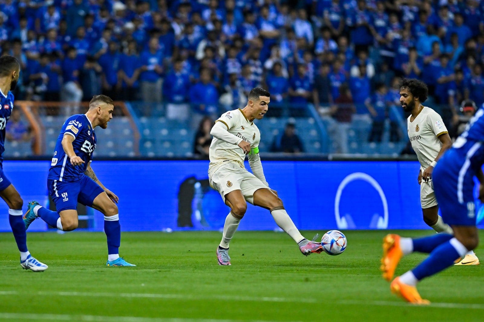النصر بقيادة "رونالدو" يخسر من الهلال بثنائية في ديربي الرياض