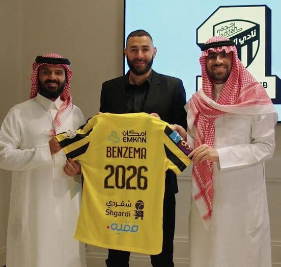 رسميا.. اتحاد جدة يعلن التعاقد مع كريم بنزيما