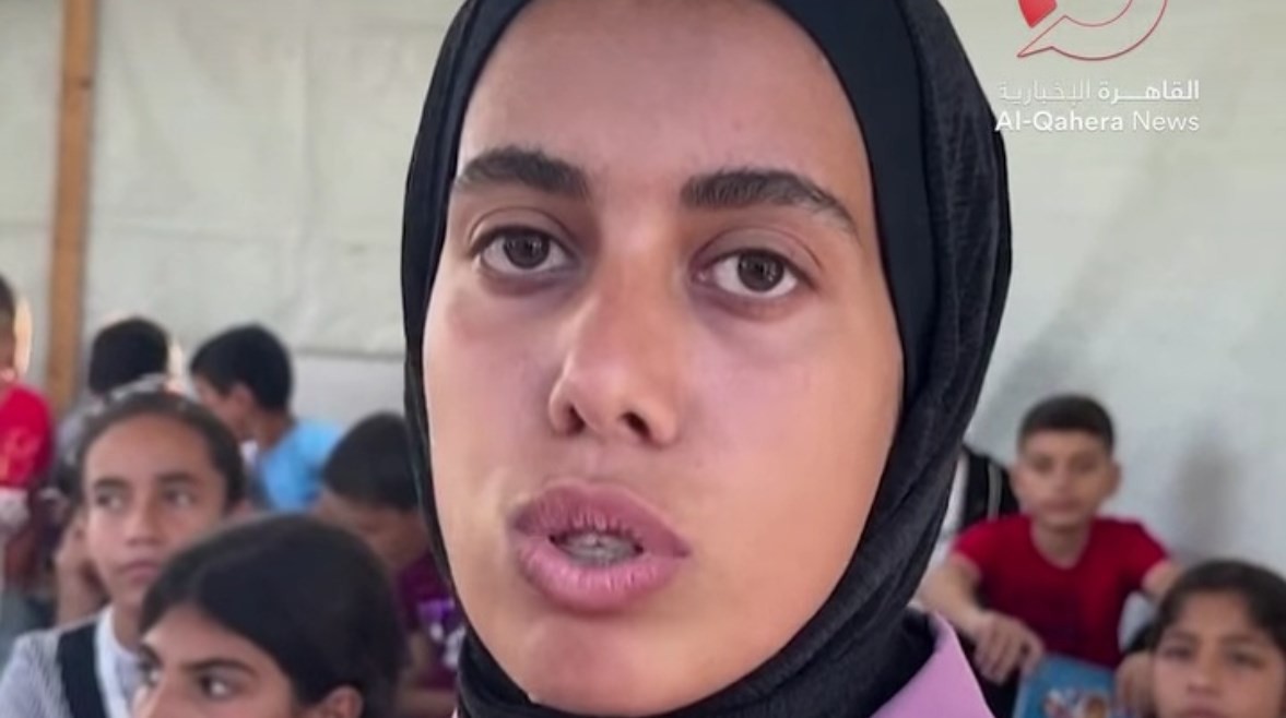 من عجائب غزة.. خيم تعليمية وسط الأنقاض