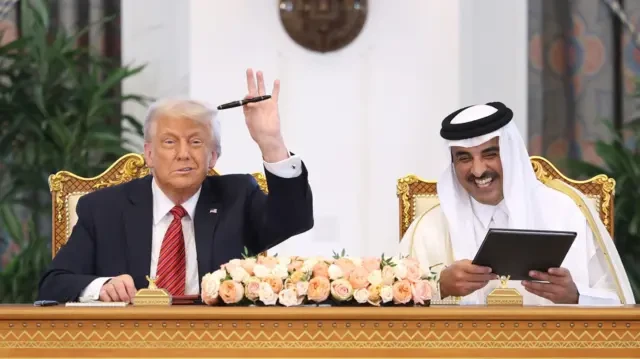 هل تحاول قطر وقف الحرب على غزة عبر “رشوة” ترامب؟ بين الاستثمار السياسي والمقامرة الأخلاقية