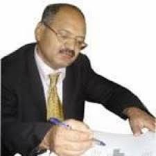 عبد الكريم الرازحي: الساخر  العظيم الذي كتب اليمن من قاع القلب