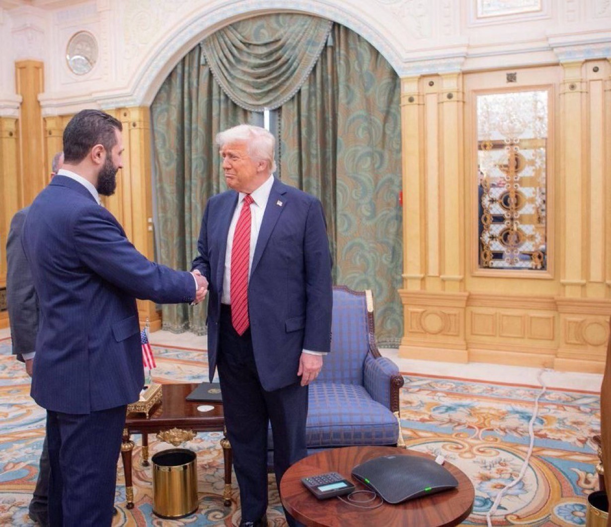 من إدلب إلى تل أبيب… طريق الجولاني الجديد….. الجولاني على خطى لحد: من “جهادي” إلى أداة بيد ترامب ونتنياهو